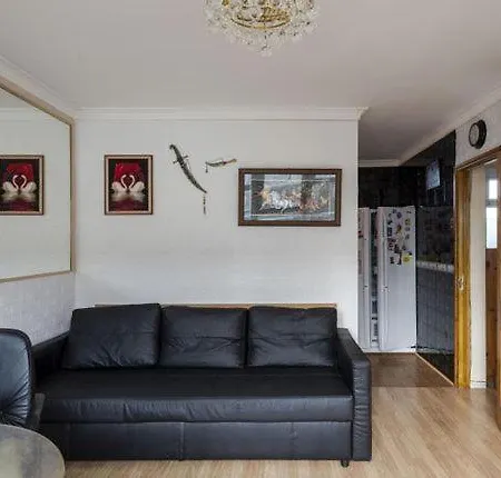 1 Bedroom Flat Close To City With Free Parking Arrangement London Exterior photo