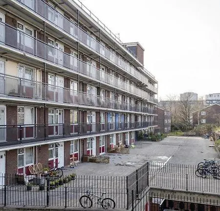 1 Bedroom Flat Close To City With Free Parking Arrangement London Exterior photo