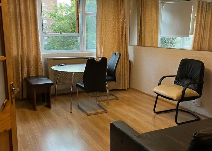 1 Bedroom Flat Close To City With Free Parking Arrangement