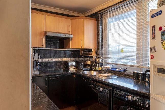 1 Bedroom Flat Close To With Free Parking Arrangement Apartment