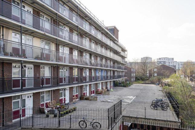 1 Bedroom Flat Close To With Free Parking Arrangement London